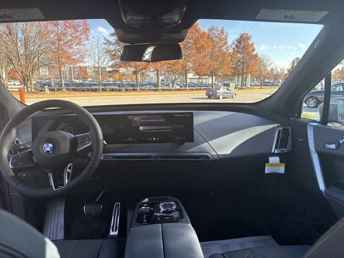 New 2026 BMW iX xDrive60 image 12