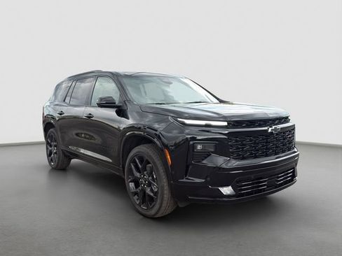 Used 2025 Chevrolet Traverse RS image 8