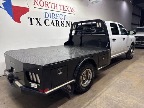 Used 2022 RAM 3500 Tradesman w/ Chrome Appearance Group AWD/4WD image 6