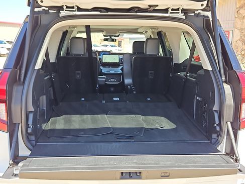 Used 2025 Ford Expedition Max Active AWD/4WD image 6
