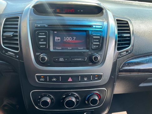 Used 2014 Kia Sorento LX AWD/4WD image 17