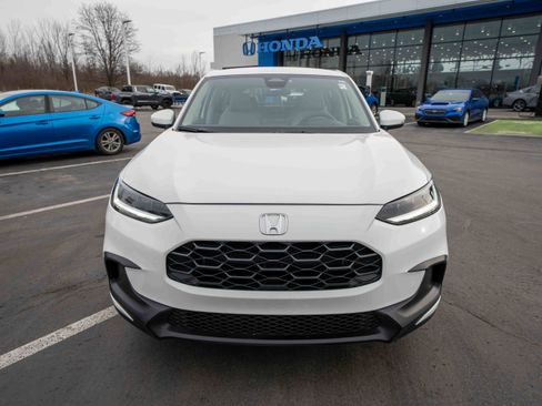 Used 2025 Honda HR-V LX image 2