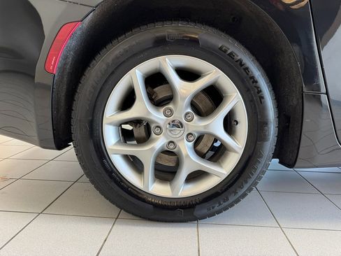 Used 2019 Chrysler Pacifica Limited image 65