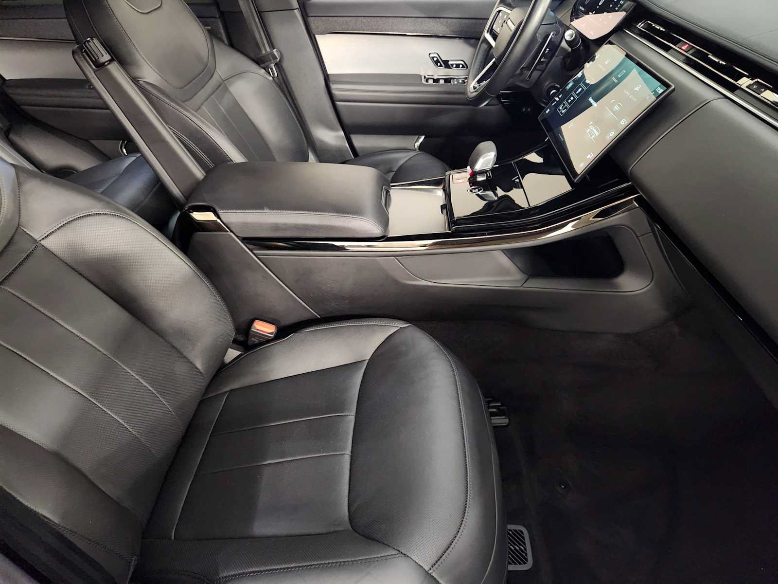Used 2025 Land Rover Range Rover Sport SE AWD/4WD image 3