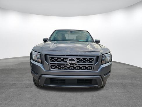 Used 2022 Nissan Frontier SV image 2