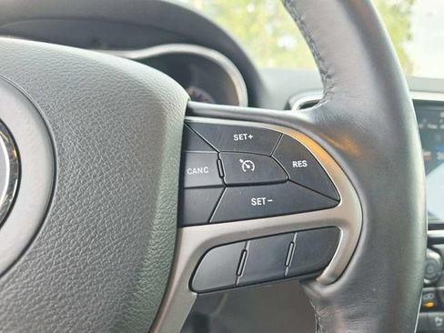 Used 2020 Jeep Grand Cherokee Altitude AWD/4WD image 18