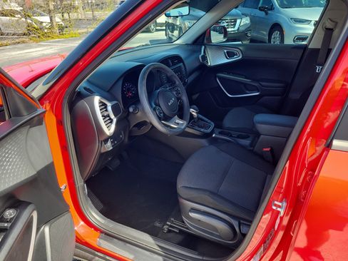 Used 2022 Kia Soul LX w/ Technology Package FWD image 12