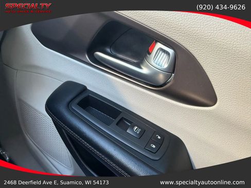 Used 2019 Chrysler Pacifica Touring-L image 34
