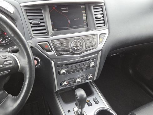 Used 2020 Nissan Pathfinder SL image 28