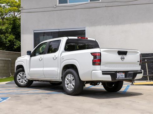 Used 2022 Nissan Frontier SV RWD image 10
