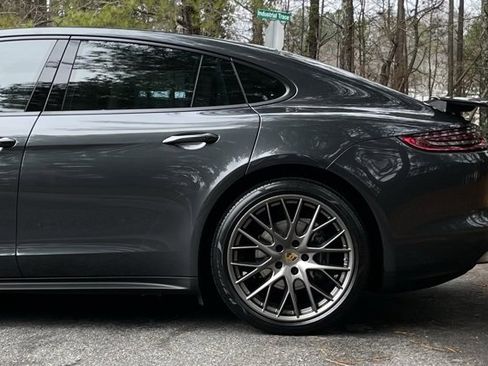 Used 2019 Porsche Panamera image 5