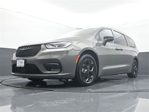 Used 2021 Chrysler Pacifica Touring-L w/ S Appearance Package image 8