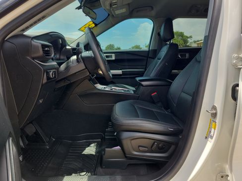 Used 2023 Ford Explorer XLT RWD image 13