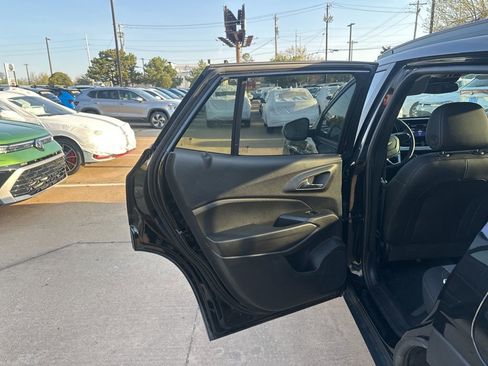 Used 2025 Chevrolet Trax LT w/ Driver Confidence Package image 15