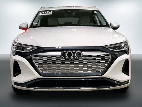 Used 2024 Audi Q8 e-tron Premium Plus w/ Premium Plus Package image 3