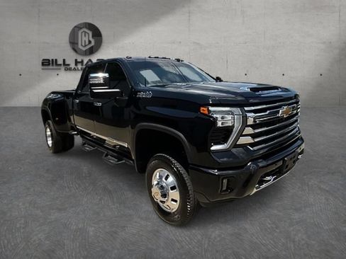 Used 2024 Chevrolet Silverado 3500 High Country w/ High Country Premium Package AWD/4WD image 4