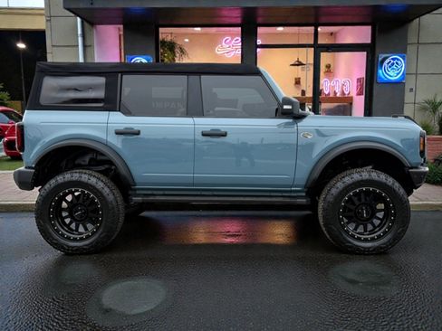 Used 2022 Ford Bronco Wildtrak image 9