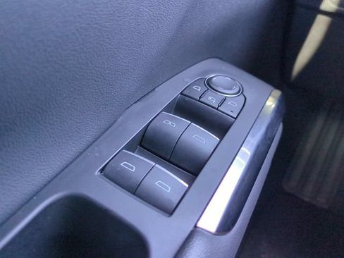 Used 2024 Chevrolet Traverse RS FWD image 30