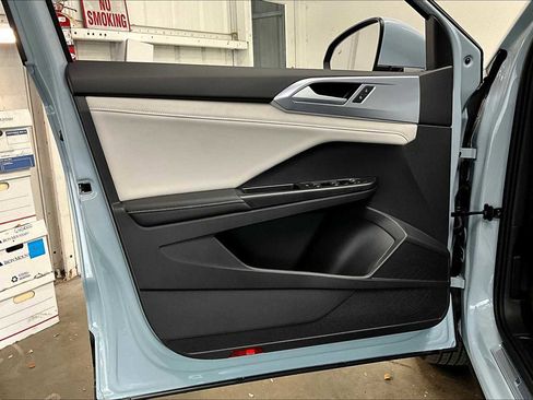 New 2025 Volkswagen Taos SE image 23