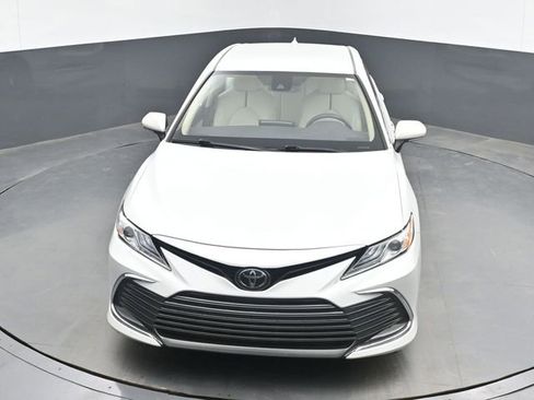 Used 2022 Toyota Camry XLE FWD image 14