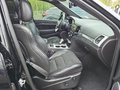 Used 2019 Jeep Grand Cherokee SRT image 3
