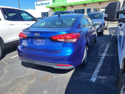 Used 2017 Kia Forte LX w/ LX Popular Package image 4