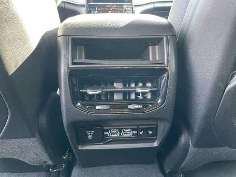 Certified 2023 Jeep Grand Cherokee Limited image 33