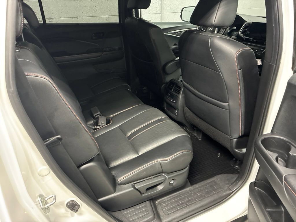 Used 2022 Honda Pilot TrailSport image 10