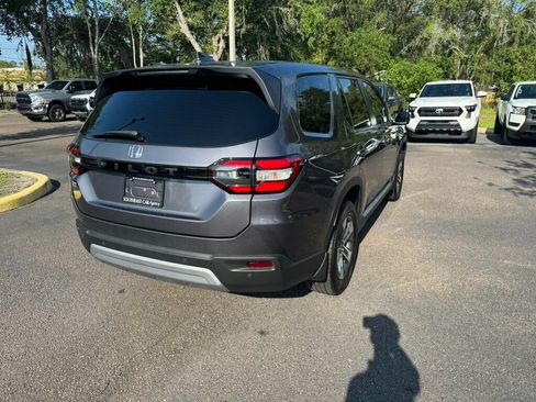Used 2025 Honda Pilot EX-L image 10