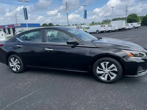 Used 2024 Nissan Altima 2.5 S FWD image 2