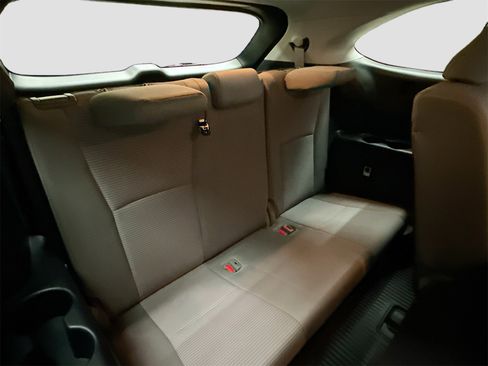 Used 2025 Toyota Highlander LE image 26