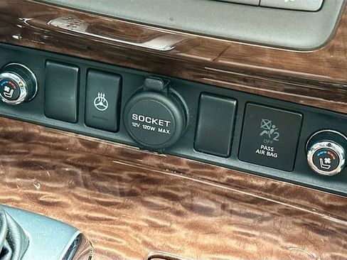 Used 2017 Nissan Armada Platinum w/ Interior Lighting Package image 22