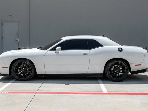 Used 2018 Dodge Challenger R/T Scat Pack RWD image 16