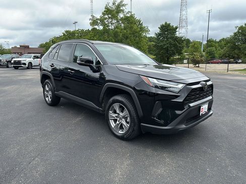 Used 2024 Toyota RAV4 XLE FWD image 9