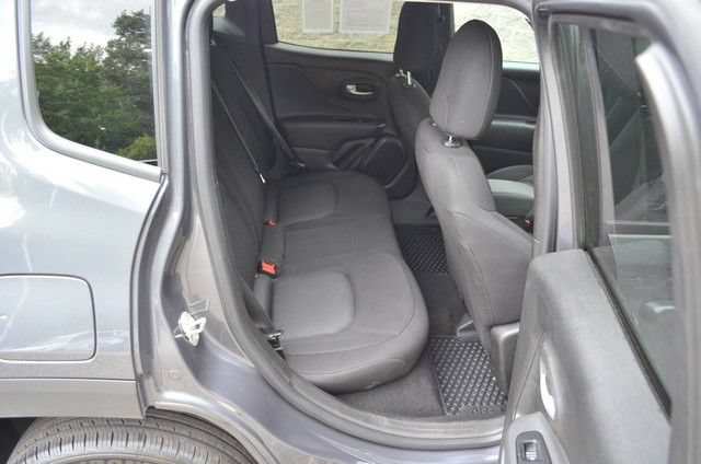 Used 2023 Jeep Renegade Latitude AWD/4WD image 36