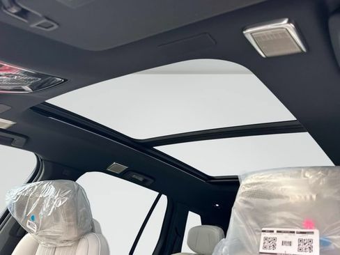 New 2027 Cadillac Vistiq Sport w/ LPO, Floor Liner Package AWD/4WD image 9