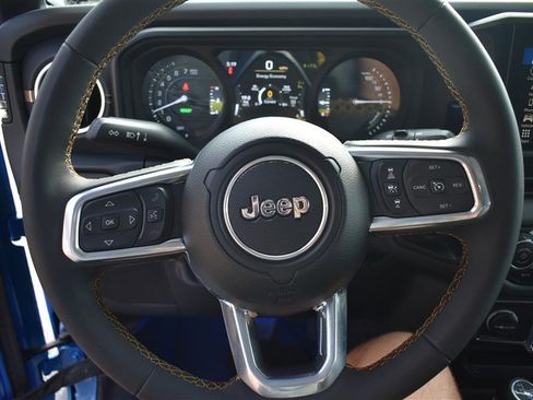 Used 2024 Jeep Wrangler Unlimited Sahara w/ Technology Group AWD/4WD image 13
