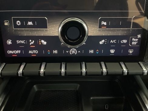 Used 2025 GMC Acadia AT4 w/ Luxury Package image 18