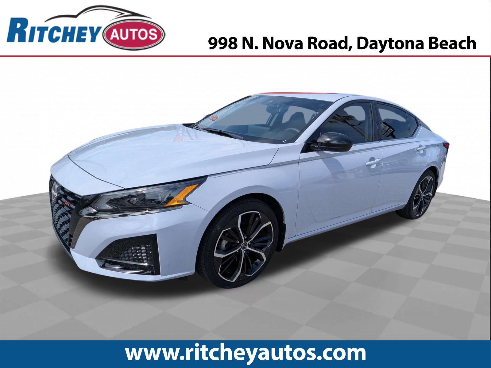 Used 2024 Nissan Altima 2.5 SR w/ SR Premium Package FWD image 1