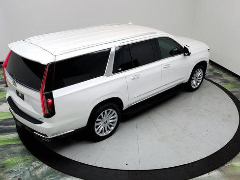 Used 2022 Cadillac Escalade ESV Luxury image 34