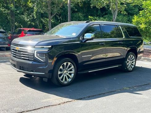 Used 2025 Chevrolet Suburban Premier AWD/4WD image 6