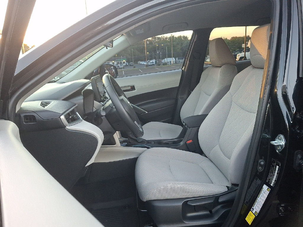 Used 2022 Toyota Corolla Cross LE FWD image 14