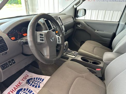 Used 2015 Nissan Frontier SV w/ SV Value Truck Package AWD/4WD image 12