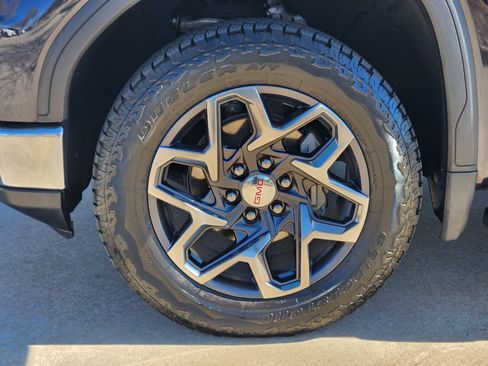 Used 2025 GMC Sierra 1500 SLT image 10