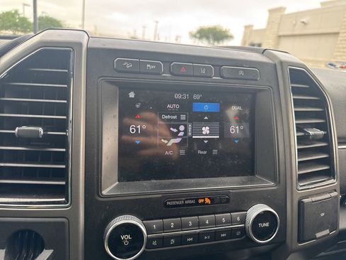 Used 2019 Ford Expedition XLT w/ Equipment Group 202A AWD/4WD image 14
