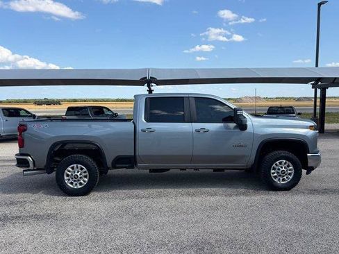 Used 2025 Chevrolet Silverado 2500 LT w/ Texas Edition AWD/4WD image 4