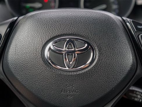 Used 2019 Toyota C-HR XLE FWD image 15