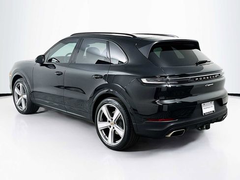 Certified 2025 Porsche Cayenne image 3