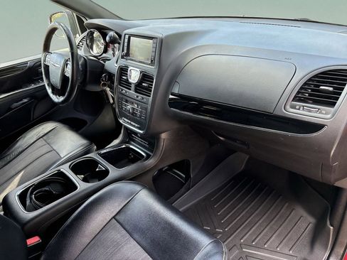 Used 2015 Chrysler Town & Country S w/ Driver Convenience Group FWD image 20