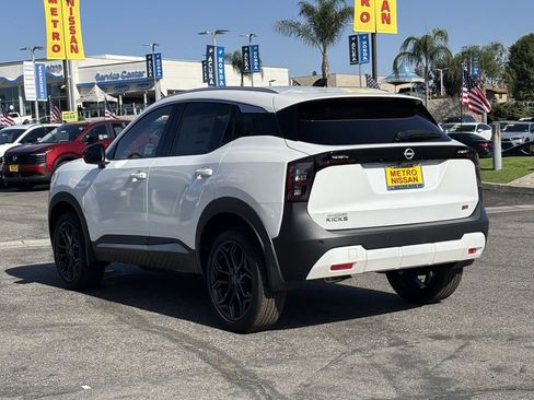 New 2026 Nissan Kicks SR w/ SR Premium Package FWD image 2